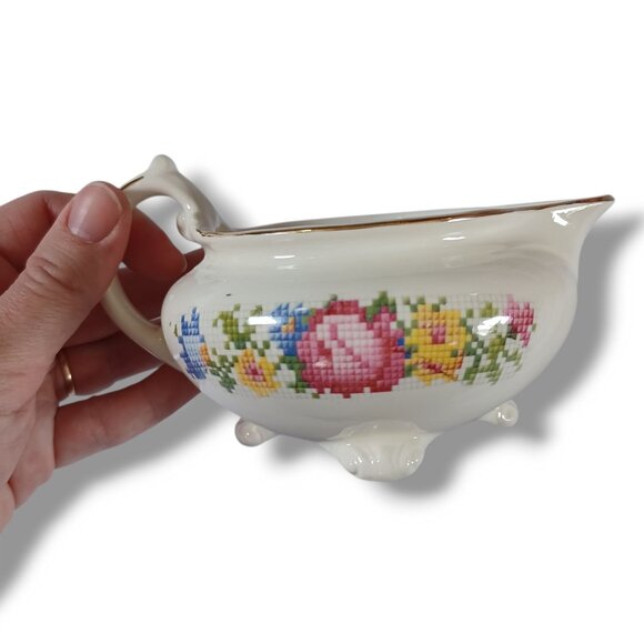 Homer Laughlin Cunningham Pickett Nautilus Footed Creamer Needlepoint Gold Rim - Picture 1 of 7